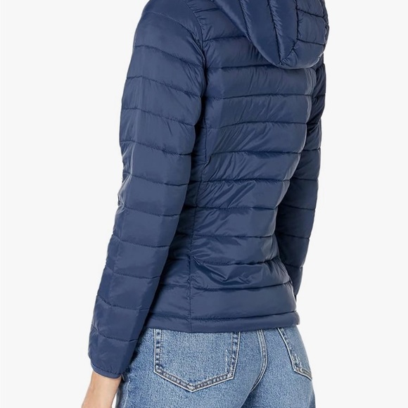 NWT Amazon essentials puffer jacket with hood. - Picture 7 of 8